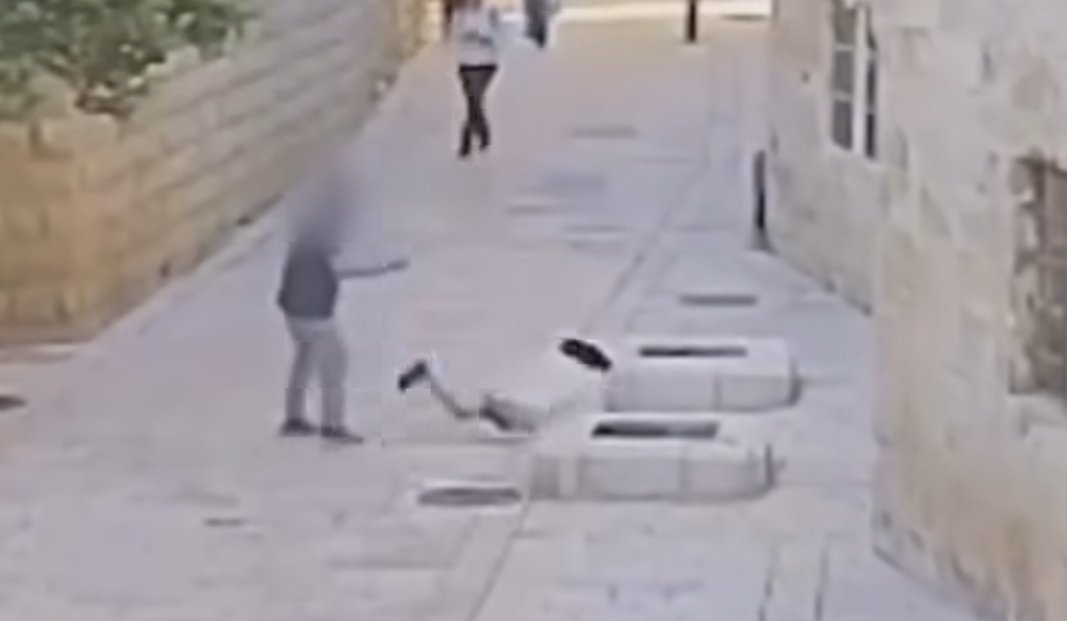 Aiuni عيوني tweet media