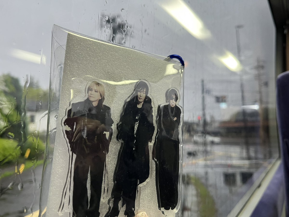 おはようございます😊
アスファルトタイヤを切りつけながら
高速バスで東京に向かいます🚌

今日の午前中は大雨という事で
どうにか無事に着きます様に🙏

参戦される皆様も無事に着けます様に！