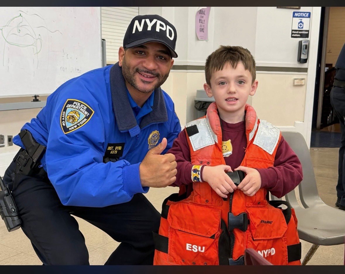 NYPD100Pct's tweet image. Thank you to St. Francis de Sales Catholic Academy for the invitation. We enjoyed a wonderful time with #Rockaway future leaders.