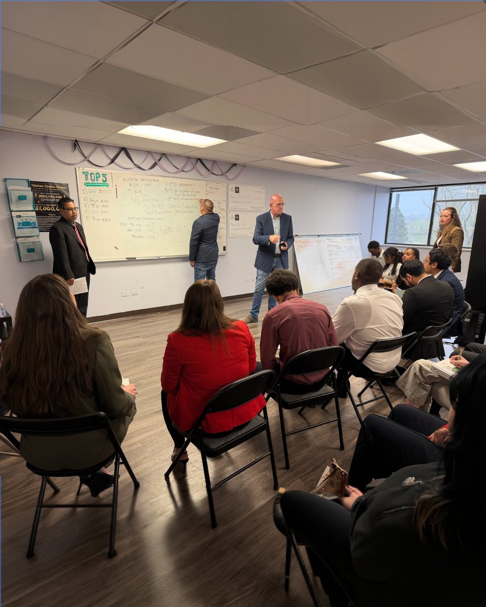 ACGDenverCO1's tweet image. Honored to have Allstate visit us and recognize our team as a Top 10 performer in the country! 🏆 We're grateful for their support and partnership and excited to keep building together. Here's to what's next!

#TeamRecognition #Partnership #ClientAppreciation #TopPerformer