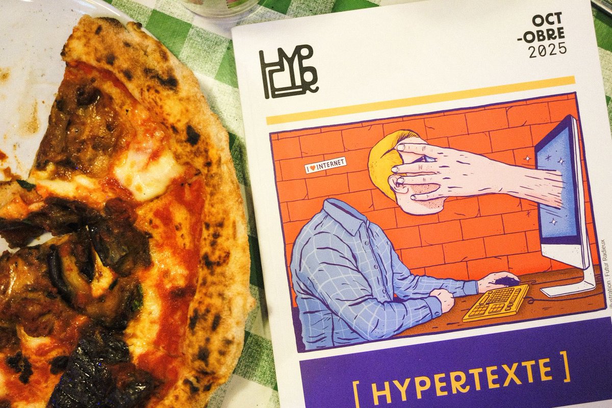 Ecribouille's tweet photo. Merci à tous, c’était un super meet-up. 🙌 
Une occasion pour nous de présenter encore la Revue Hypertexte, sponsor snacks, avec un exemplaire de demo qui a adoré la pizza ! 

Le lien génial : https://t.co/7iolha7cO7 https://t.co/NNRhKkBd7P