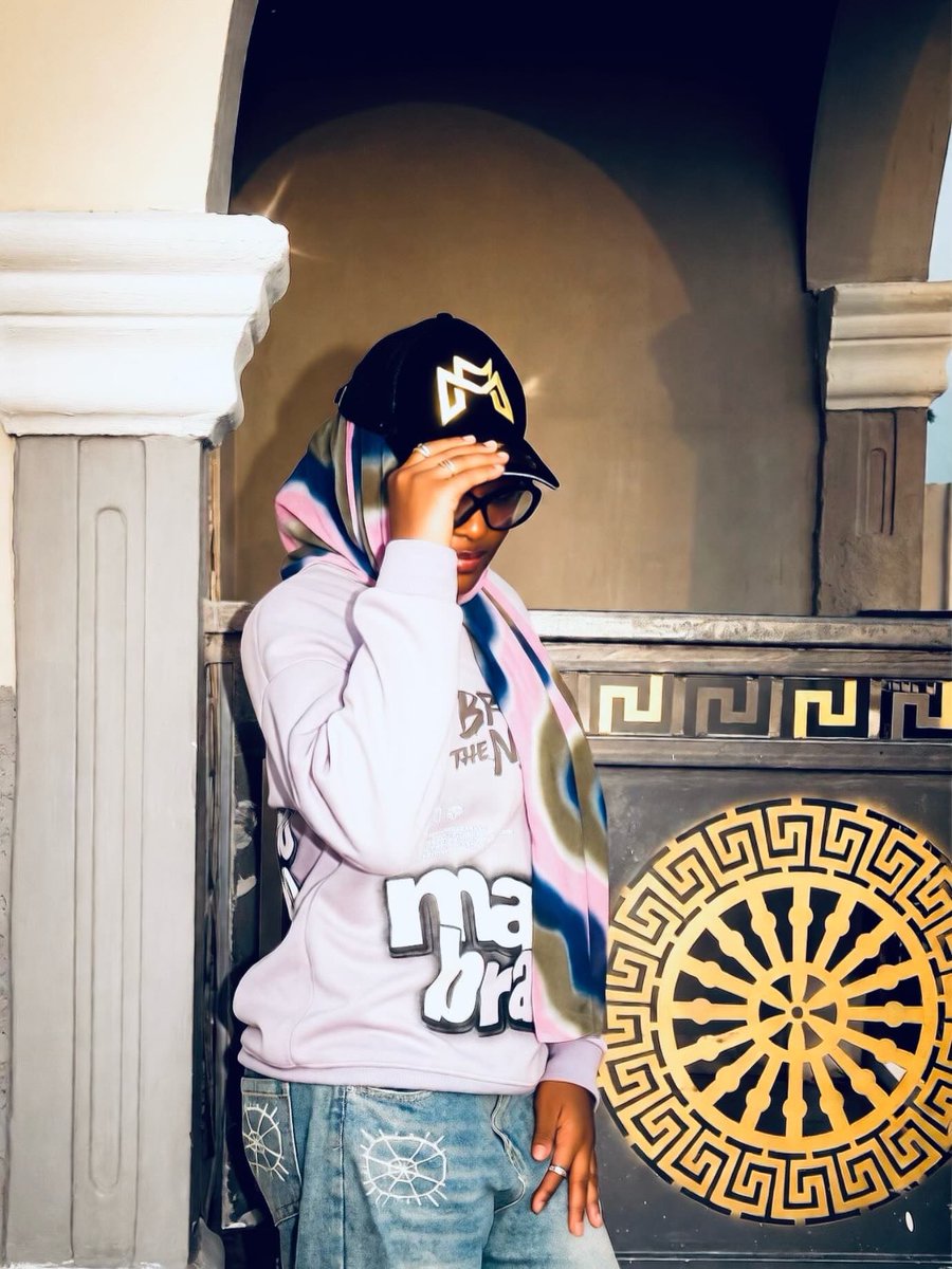 Ozeima187929's tweet image. Lowkey but it hits✨🖤

#Fashion #Trending #Model