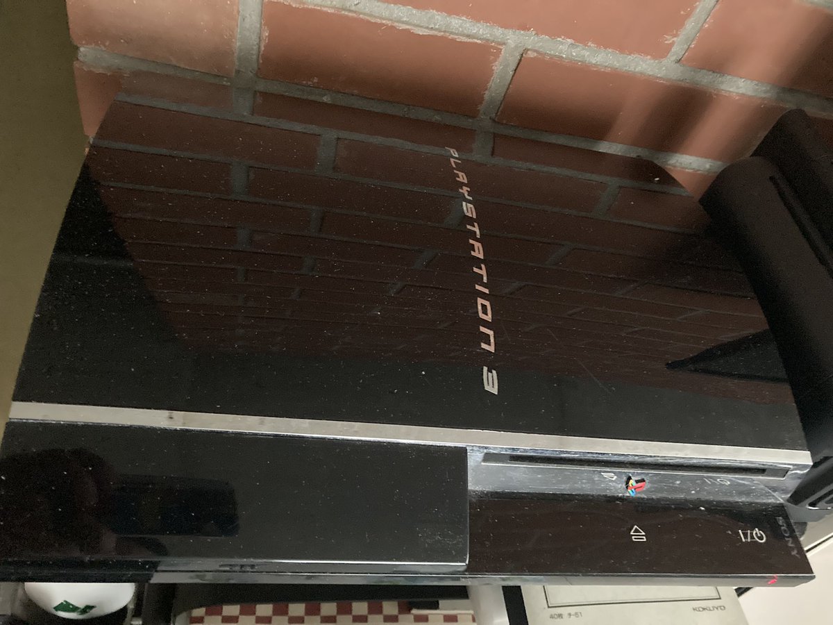 junji_1013's tweet image. 初期のps3
一ヶ月振りに電源いれたけどすぐ電源が落ちて逝きました☠️
ps1.2.3のソフトが遊べて重宝してたのに😫😫
ps3ってすぐ壊れる😑😑

#ps3