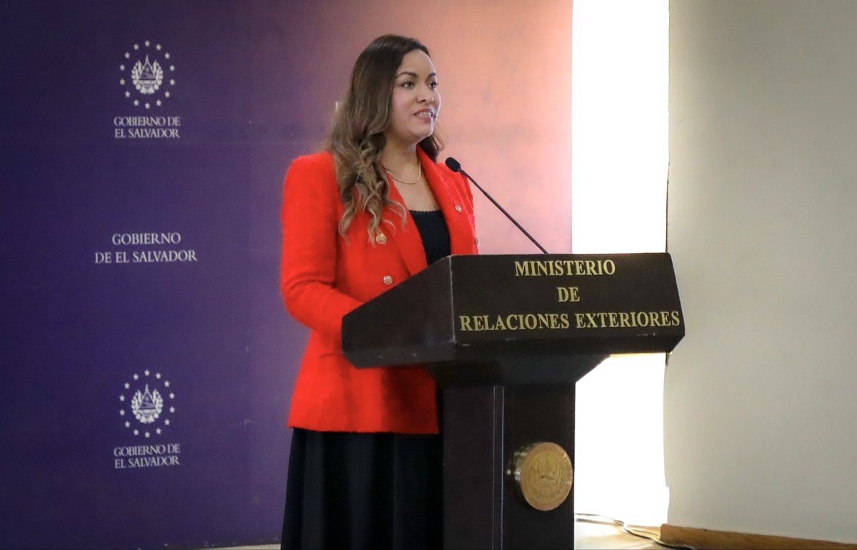 PattyNGodinez's tweet photo. ¡Qué orgullo lo que estamos logrando juntos! 🇸🇻✨ 

Nuestra hermosa tradición de la Cofradía de las Flores y las Palmas de Panchimalco ya brilla ante el mundo como Patrimonio Cultural Inmaterial de la UNESCO. 🌎 🧵 1/4 https://t.co/l2B9avEtaU