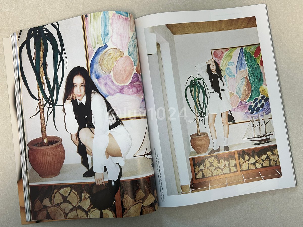 merbleuet's tweet photo. one thing about krystal is that she always looks good in front of art https://t.co/EFpemXovbp