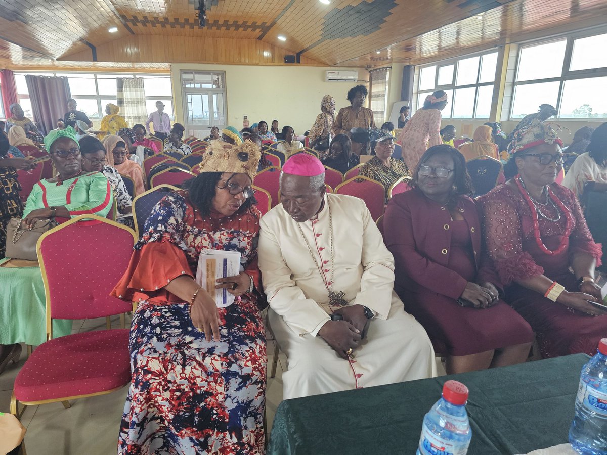 Reachoutreo's tweet image. Beyond the walls in Bertoua, we listened, learned, and connected with real lives. From communities to the Central Prison, one truth stood clear: peace must be felt by all, including those behind prison walls. #WomenLeadPeace #Cameroon #Peacebuilding