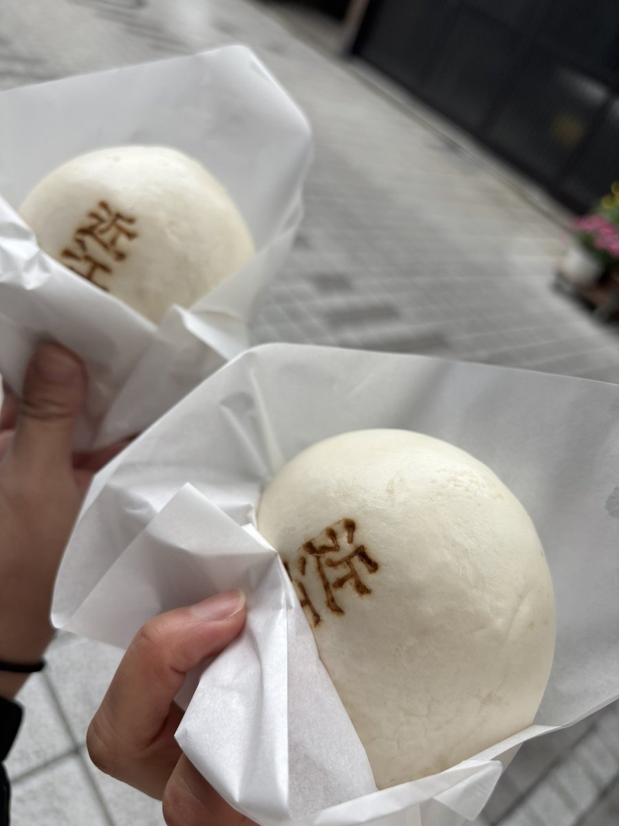 oyu_bo's tweet photo. ふわふわとサクもち

近江牛まん
きつねもち

#黒壁スクエア
#食べ歩き https://t.co/eHYBsvaUie