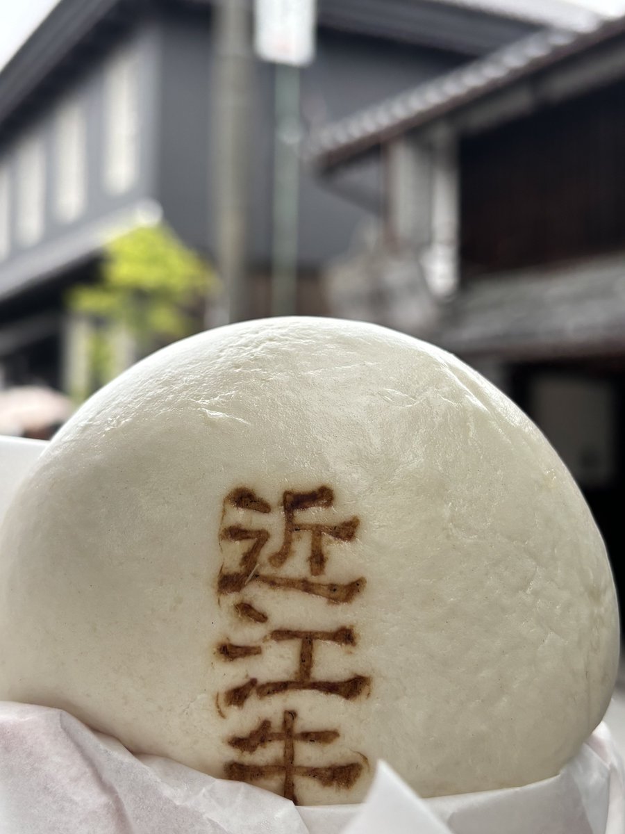 oyu_bo's tweet photo. ふわふわとサクもち

近江牛まん
きつねもち

#黒壁スクエア
#食べ歩き https://t.co/eHYBsvaUie