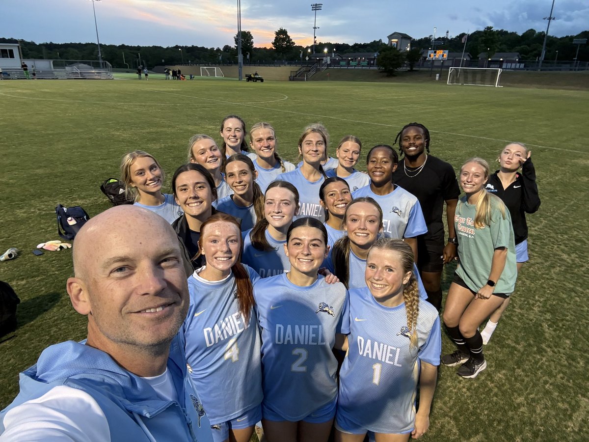 DWDGSoccer's tweet image. Last regular season game with this group ended with a 9-0 win to finish region 12-0. Gs- Daisyx2, Harperx2, Jadenx2, Katie, Grayson, Milan. As- Daisyx2, Milanx2, Katie, Grayson, Maleah, Mazzie, Jaden.
Day to day from here on out. Fighting for one more day together. #LionPride