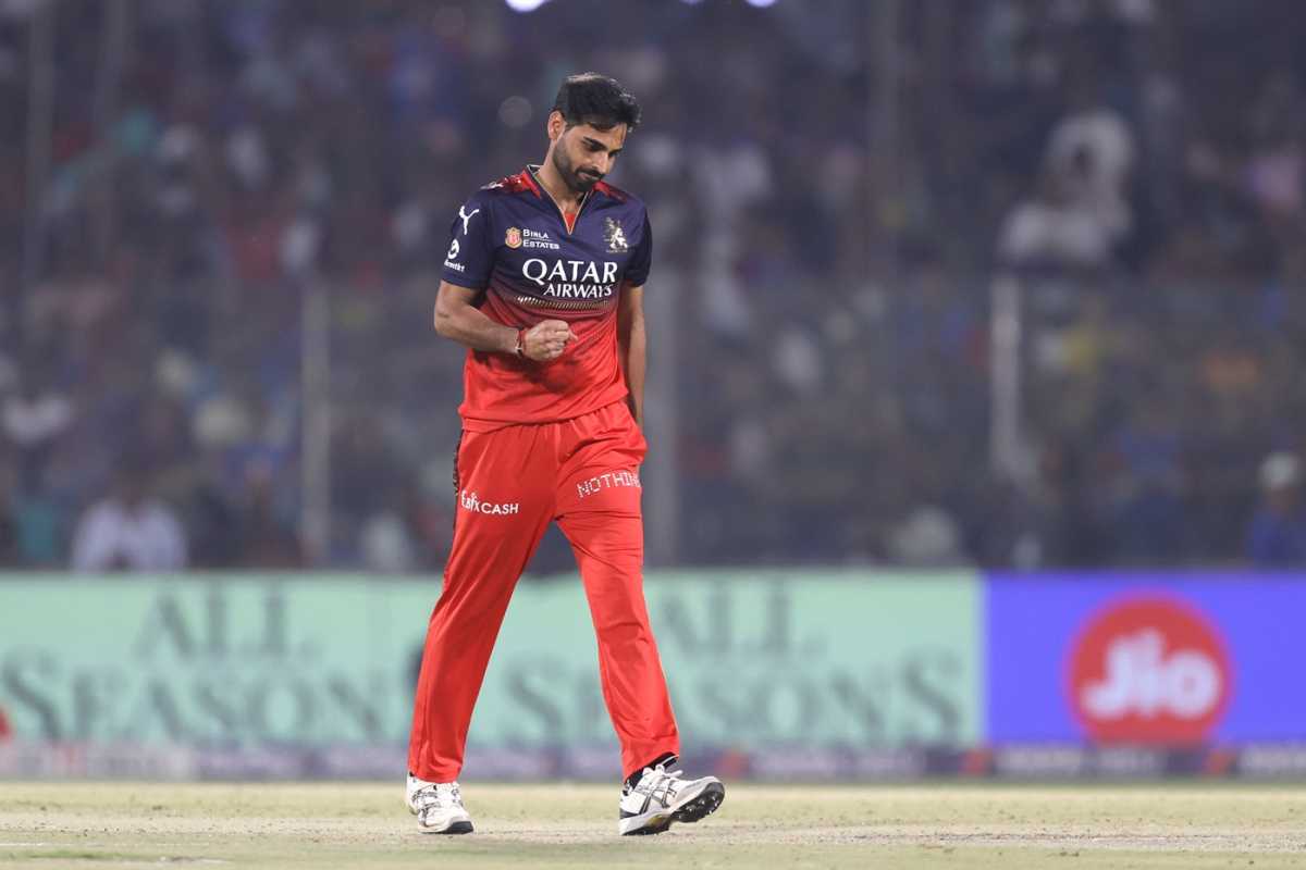 CricCrazyJohns's tweet image. 🚨 HISTORY BY BHUVNESHWAR KUMAR 🚨

- Bhuvneshwar Kumar becomes the first Indian pacer to complete 350 wickets in T20s. 🇮🇳