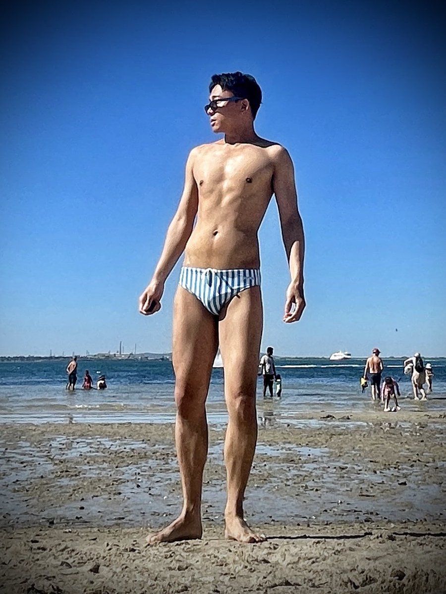 syw854's tweet photo. Eastern Beach in Geelong, the water is still cold. https://t.co/uKUU51Ho54