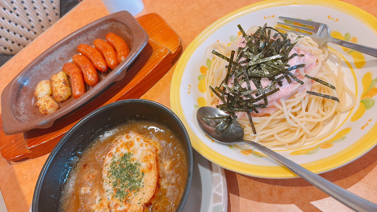 サイゼリ●でいっぱい注文したのに2000円以下なの怖すぎ