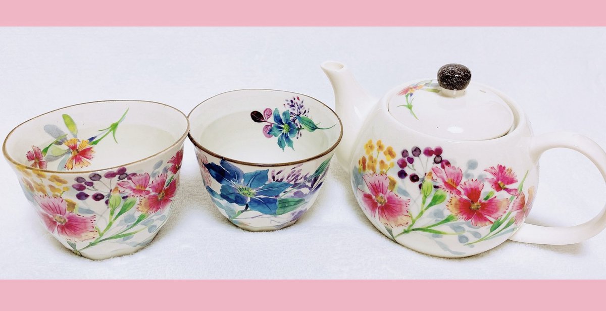 HARU20201130's tweet photo. 株式会社セラミック藍様@ceramic_ai_ より素敵な花結衣ペアポット茶器を頂きました🌸

華やかで繊細なお花柄がとても可愛く
テーブルがぱっと明るくなります✨
おうち時間のお茶タイムが
とても楽しみになりました☕️

この度は素敵なご縁を
ありがとうございました✨
大切に使わせていただきます🍀 https://t.co/Fr2VKlVbb8