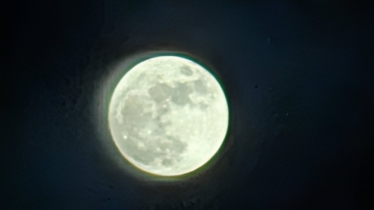 grabermike's tweet photo. Full Moon 🌕 over Cedar Rapids IA @KCRG_FirstAlert @GHeydWx @KopelmanWX @KGAN_Weather @WXSchnack @StormAlertWx7 @IAStormChasing @NWSQuadCities  @KyleKielWX  @eileenloanWX @CoreyT_WX @NStewWX @ICHawkeye https://t.co/sj09T7EGXm