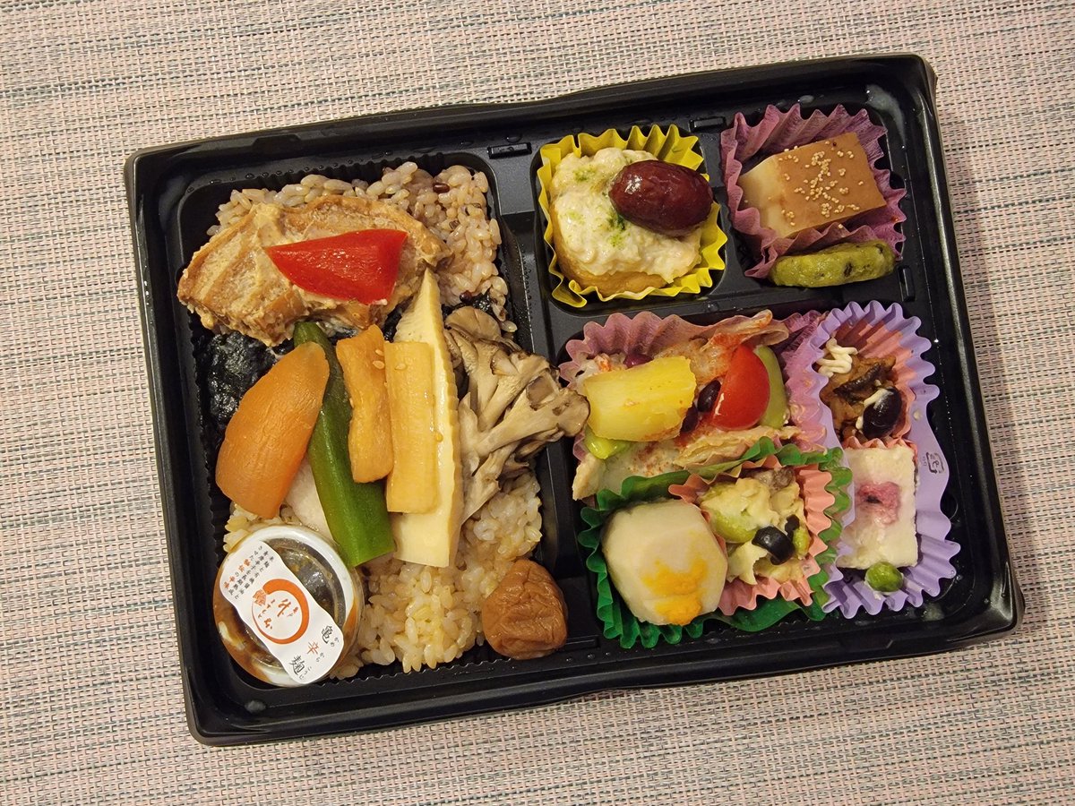 4月の亀戸升本さんのマクロパーフェクト弁当🍱✨️
#マクロパーフェクト弁当
#和正食
#亀戸升本
#kameidomasumoto