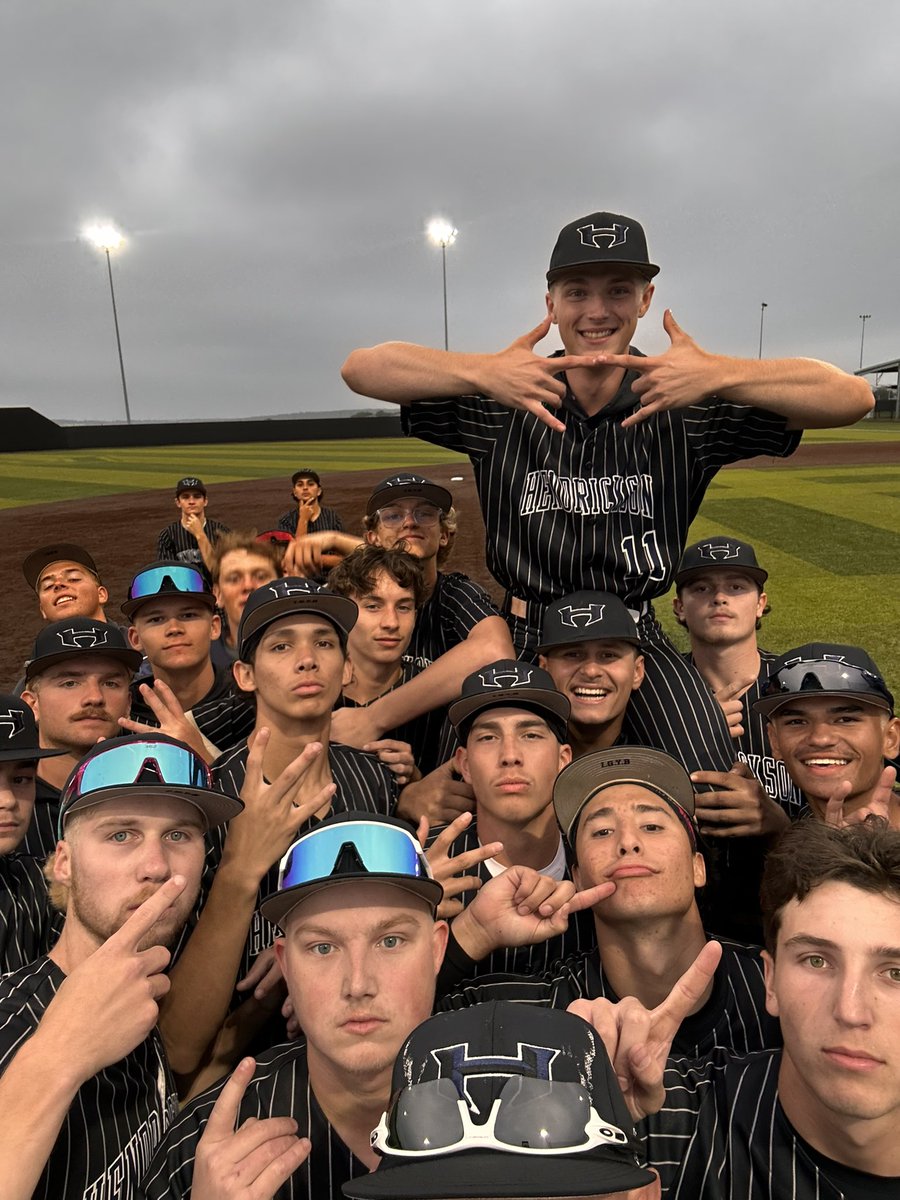 Hendrickson Baseball tweet media