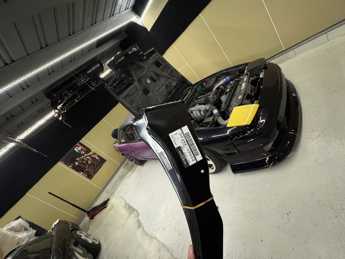 Driftingm3's tweet photo. K24A→SR20→？
ワンビア→シルビア

てことで顔面一式をFace lift madmanに譲る事に。
ありがたい事に取りに来てくれるんだけど、

当然の雨 https://t.co/zXFnAVMgvO
