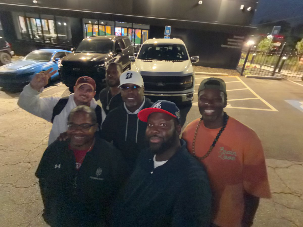 Rep1Exposure's tweet image. Rep 1 Exposure wrapped up its first video-cast that will be released in 2 days! Amazing guest in Kordell Stewart (@KSlash10) &amp;amp; huge shoutout to Erik Gordon (@Mrgordon2u) for the studio hookup! Big things coming #R1E #NFL #Recruiting #collegefootball