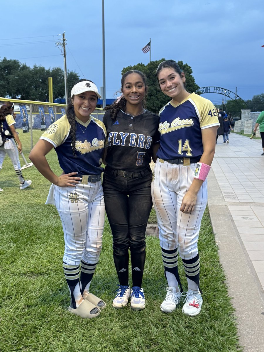 JazmynGamez05's tweet photo. Had a little scrimmage before our playoff game next week 🦾  even got to see my fam @STJFlyers 💙🤍✈️🥎   #WeAreSTJ #FlyHigh #TAPPSsoftball @BombersGold16u 🩵🤍🥎  #classof2027 #Junior #Uncommitted2027 
@TAPPSbiz @TAPPSSoftball 
@MaxPreps @playbookathlete @WhyIGrind #slappernation #triplethreat
#MultiSportAthlete #FaithFamilySoftball  @DfwSho #classof2027 #RecruitMe #AllGasNoBrakes
@ExtraInningSB @LineDsoftball @CSAPrepStar @27Softballradar @MidwestPremierS @Get2CollegAth @AScholarsBrand @DiamondAddicts  @ExpoRecruits @MaxWilliams2020 @DIISoftball @D1ProScouts #RecruitMe