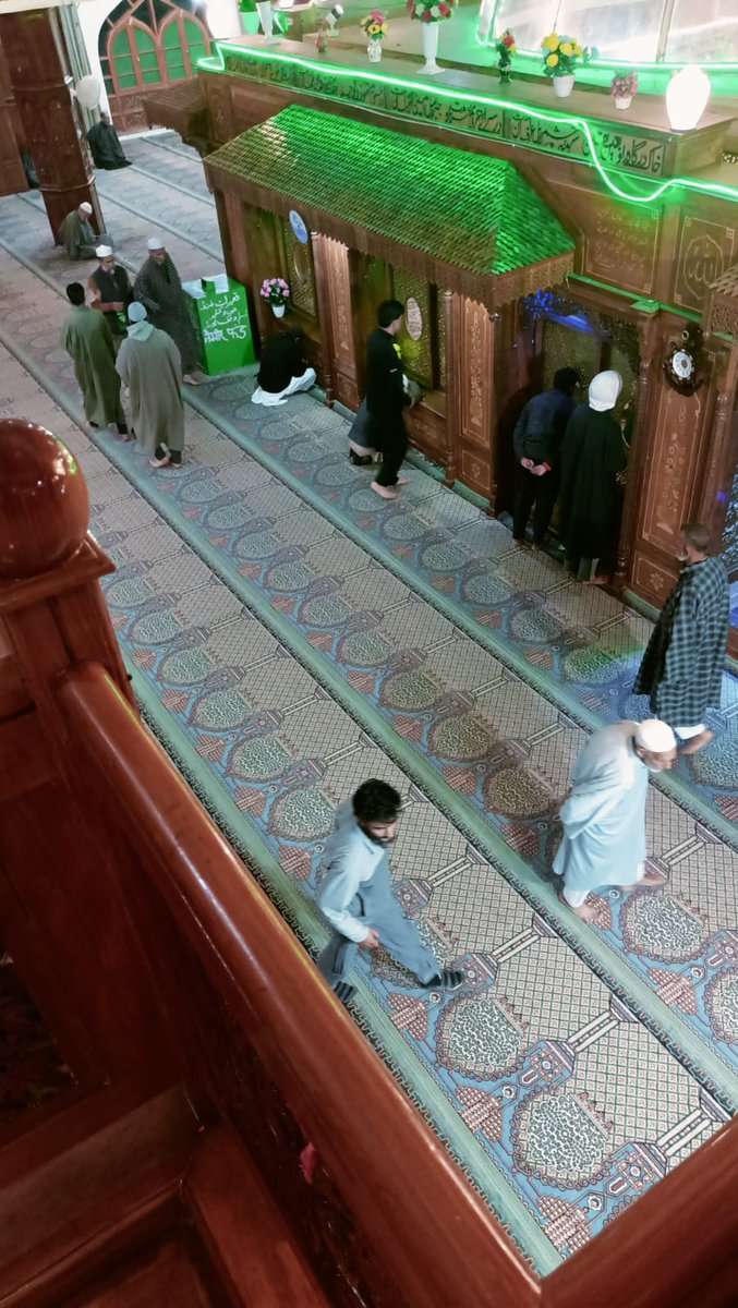 KNSKashmir's tweet photo. #chararesharief|
The Charar-e-Sharief Shrine is dedicated to the revered Sufi saint,Hazrat Sheikh Nooruddin Noorani, popularly known as #sheikhulalam.
He was a mystic and poet, Sheikh ul-Alam is highly revered for his spiritual #wisdom, devotion to God,and teachings of #peace and #harmony.