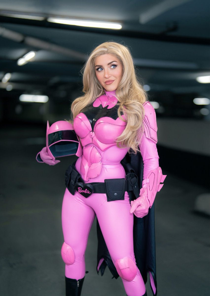 Barbie Gordon 💕🦇 Batbie!
New set on 
patreon.com/c/lisamancinerh