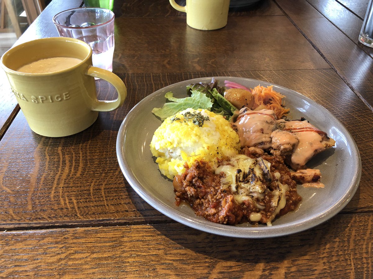 kaburen's tweet photo. １日有休取って別荘へ！！
湖北はあいにくの曇り空だけど、NINA SPICEでランチ！！
美味かった！！ https://t.co/am7FMyQEFS