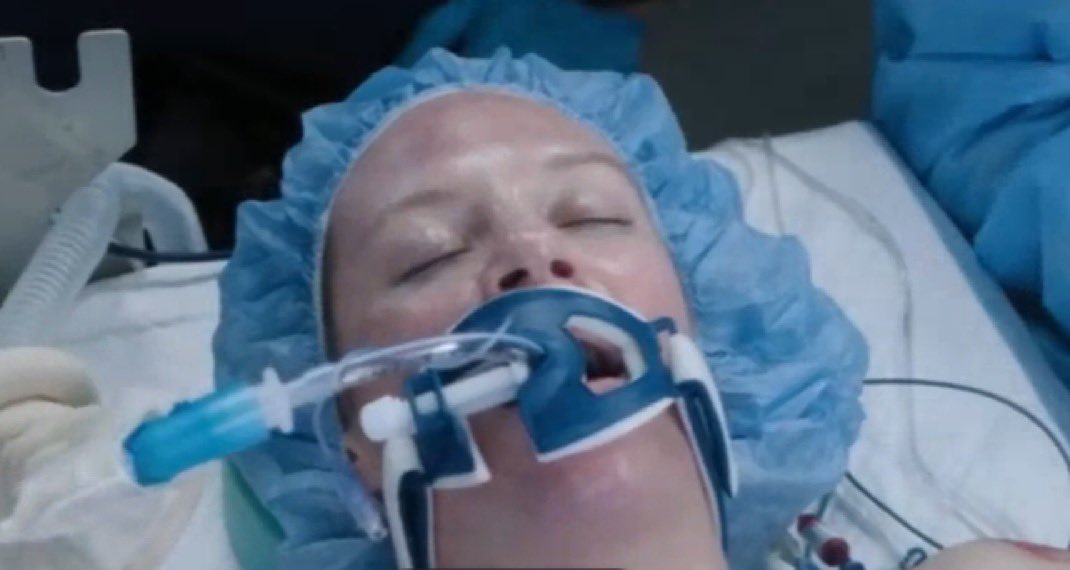 Bishops_Bakery's tweet photo. “She fell trying to help me!”

I stg this blurry blonde idiot N E V E R  LEARNS! A penance for fucking chaos and self sacrifice. She’s never gonna escape those PSI undertones 😞 #Station19 #GreysAnatomy https://t.co/G5qxLwIlx5