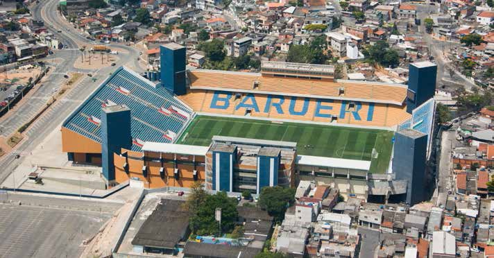 DanteColedas's tweet photo. @SANGREXENEIZE Gremio Barueri. La cancha es como la de ustedes pero la popular llega hasta Paraguay. https://t.co/JGcx1x6xfD