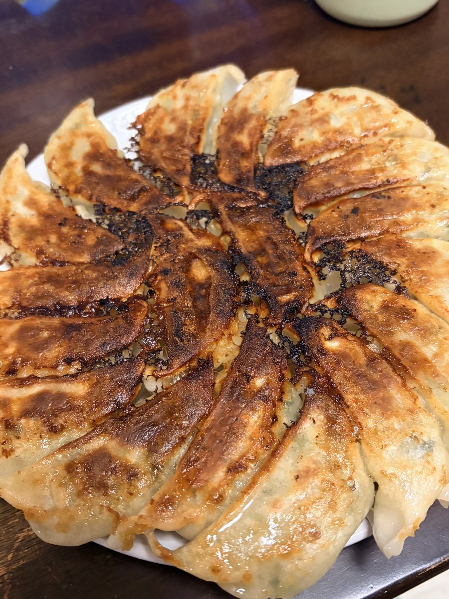 truth_21's tweet photo. 久しぶりに雪松食べたけどこんなに美味しかったっけ！？とクリビツ仰天🥟 https://t.co/tZASl2homh