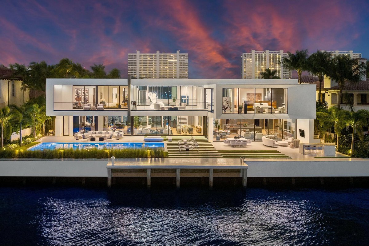 AmericasMansion's tweet image. THE AMERICAN MANSION: 2633 Spanish River Road, Boca Raton, FL is 9,967 square feet with 6 beds and 8.1 baths. It is listed for $29,995,000.

SEE MORE PHOTOS AND DETAILS: theamericanmansion.com/2026/04/9000-s…
@DouglasElliman #bocaraton