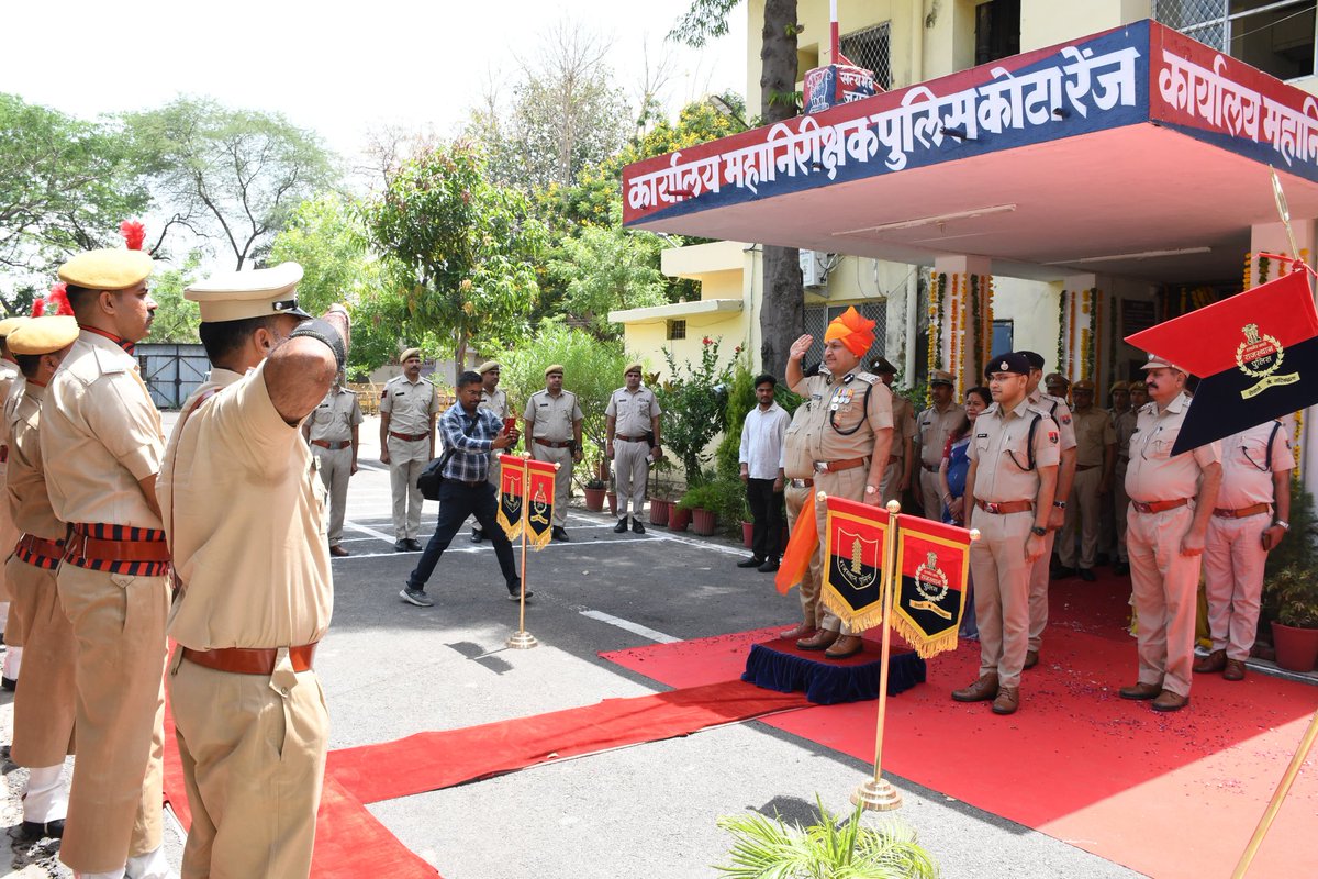 IgpKota's tweet photo. 30 अप्रैल 2026 को #IPS अधिकारी श्री राजेंद्र प्रसाद गोयल, #IGP कोटा रेंज के पद से सेवानिवृत हुए।

इस अवसर पर पुलिस अधिकारियों,एवं स्टॉफ  ने शुभकामनाओं के साथ दी विदाई। @IPS_Association
@RajasthanPolice 
#Igpkota #KotaPolice @SpKotaRural @BundiPolice @BaranPolice @JhalawarPolice https://t.co/Qst3Zoht5M