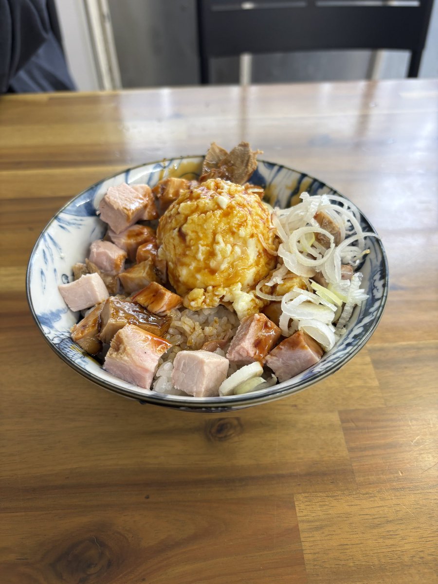 kwengso's tweet photo. 17杯目／365日
裏武蔵家
ラーメン1,000円
並商ポテサラ400円
タマネギ100円

11時に行ったら満席！！さすが友店長！！
美味しいかったです。いつもありがとうございます😊
息子も久々に食べれて大満足

#ラーメン #つけ麺 #俺は食べ続ける #武蔵家 #裏むさ #西千葉 #家系ラーメン #ネオ家系ラーメン https://t.co/O4wjoXug82