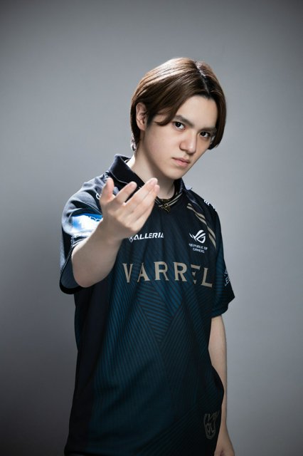 unoflips's tweet photo. Shoma Uno announced to join Professional E-Sports Team VARREL. He will participate in tournaments and says that he "hopes to make a career out of something he loves". 

#宇野昌磨 https://t.co/P7N9SmdE5K