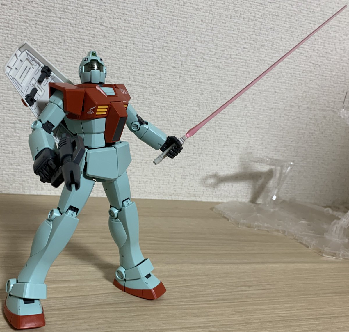 MatchanTarutaru's tweet image. GM
ジム、ジムと言い慣わしてるが、昔から表記はGMとされる事が多い
wikiによると「Gundam type Mass-production model」（ガンダム型量産機）の頭文字の略、「General Mobile-suit（一般的なモビルスーツ）、あるいは、Gundam Model（ガンダム型）」とある
#ガンプラ
#MG
#機動戦士ガンダム