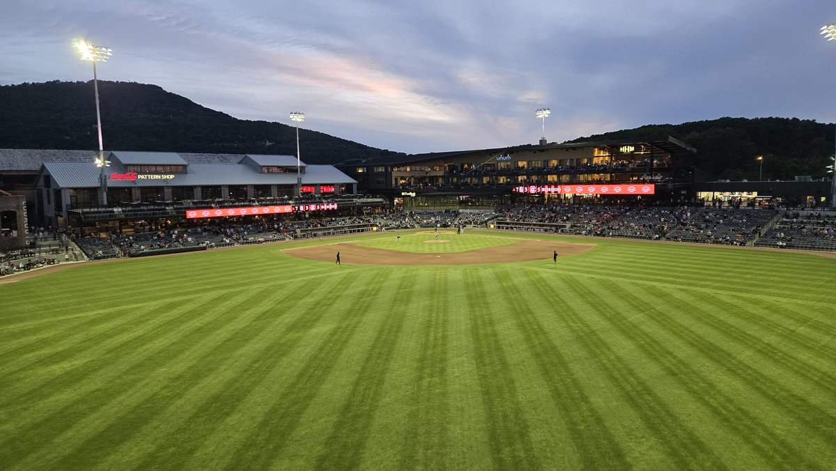 baseballparks's tweet photo. Erlanger Park (home of @ChattLookouts) truly blew me away. This is a very special new park, for numerous reasons. All those reasons will be described in my exhaustive review, coming soon to https://t.co/depOIoeFs3. https://t.co/BnqHf1l3mz