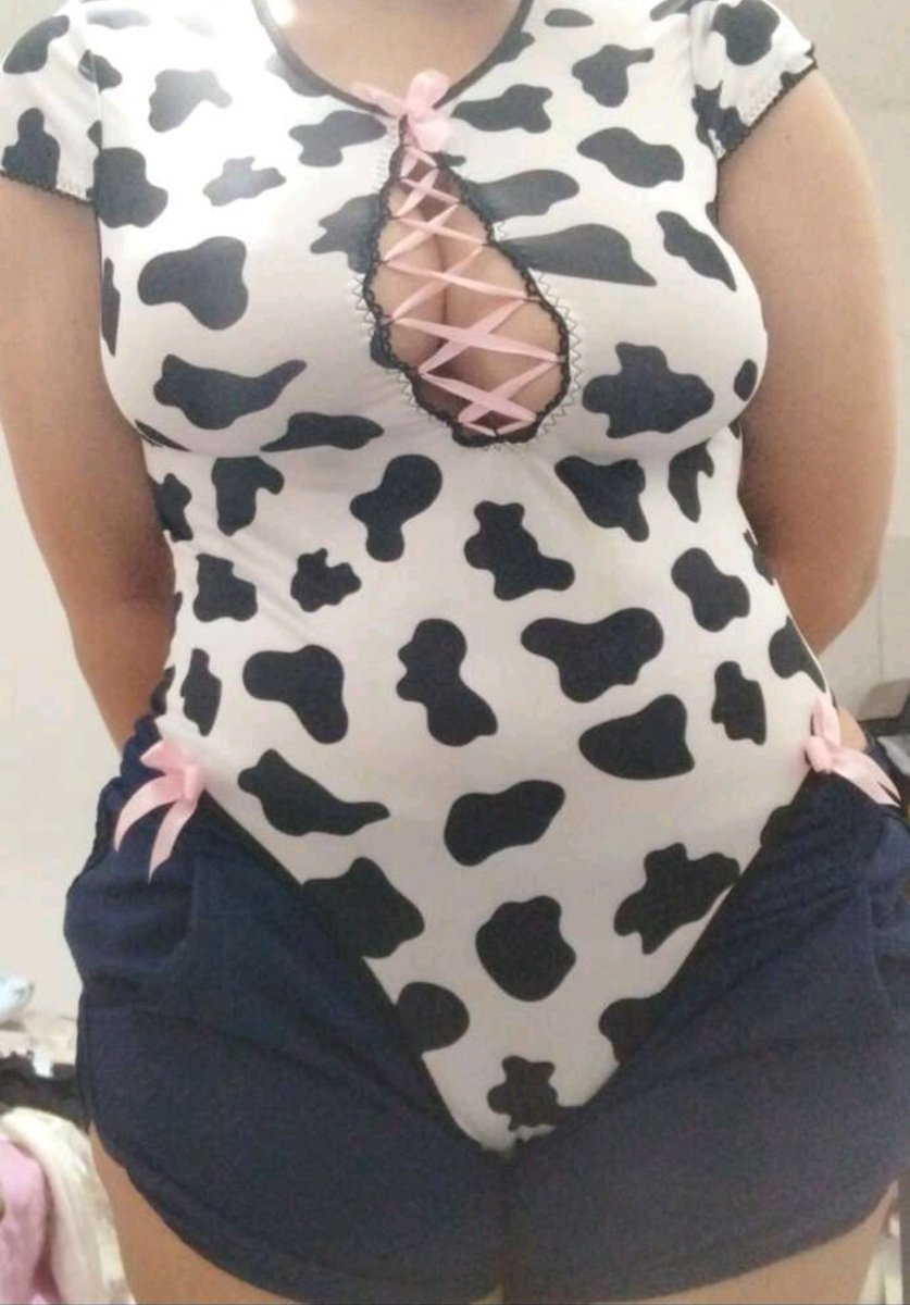 _0_ann's tweet photo. Uno de mis papis me mandó ropita y me la ando probandoo. 🐮 https://t.co/FGoeQixGin