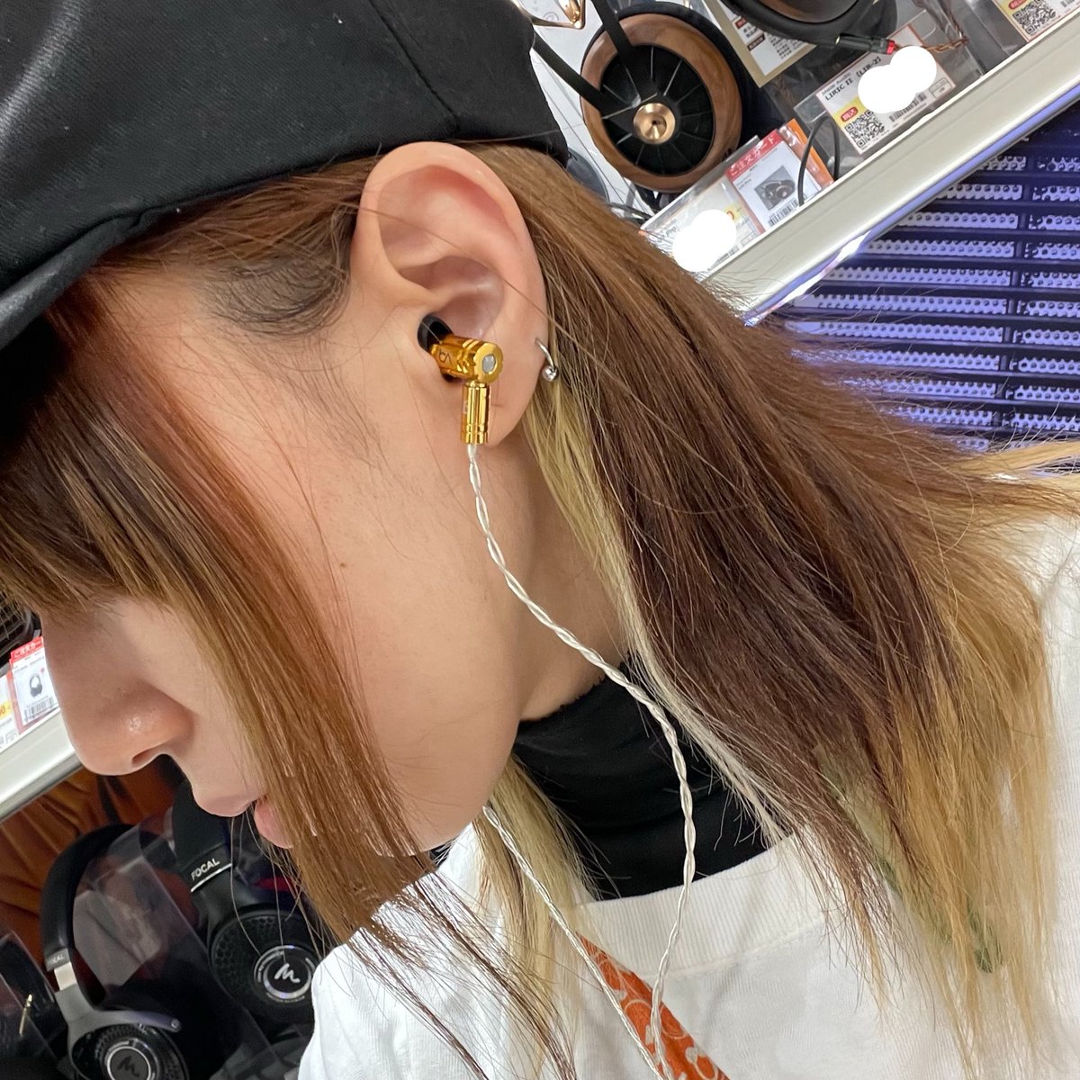 eear_ozyo's tweet photo. 【 #eイヤ名古屋大須店 】
 #BeatAudio のInitium Uno聴いてみた!!

深く沈み込むような低域と、ライブハウスを連想させるような雰囲気作りがとても心地良い(´˘`*)
絶妙なザラつきが有るのに伸びが良く、心が満たされる感じの子です⸜(*ˊᵕˋ* )⸝
#お嬢きいてみた
#イヤホン #大須 #名古屋 https://t.co/H6oBuDo9op