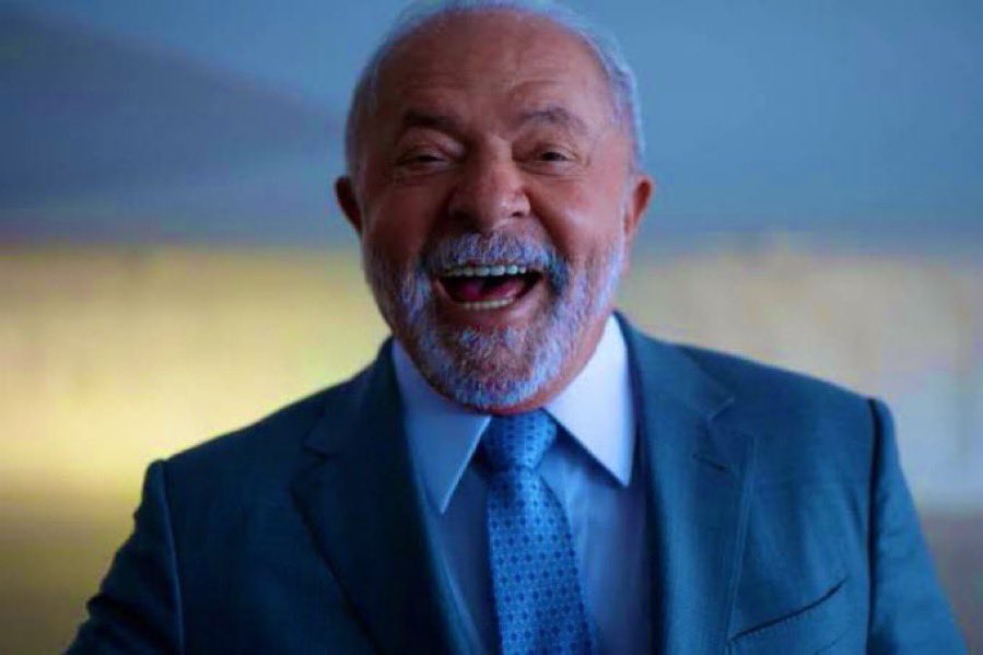 NewsLiberdade's tweet photo. Lula anuncia mais uma vez que mistura de etanol na gasolina subirá de 30% para 32% https://t.co/e6NHcPhgok