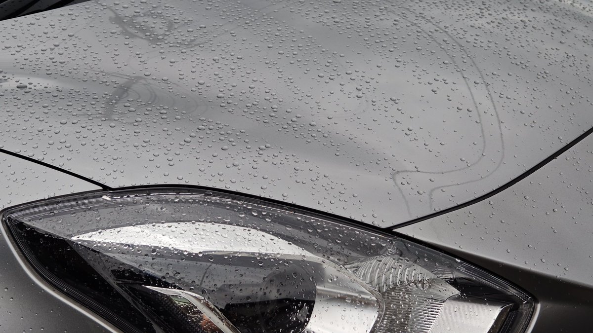 雨降ったり青空見えたり雨降ったり なかなか忙しない天気ですね