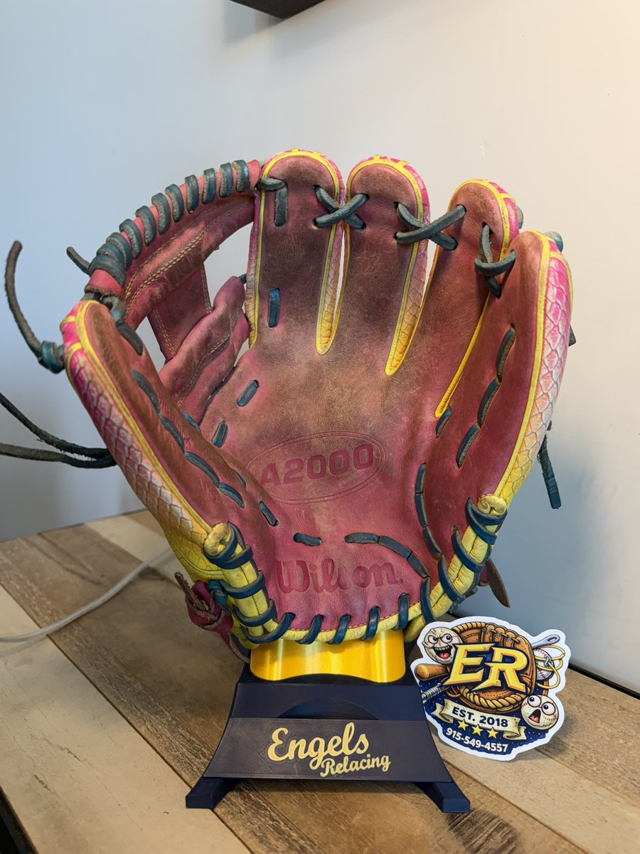 engels_glove05's tweet image. ⚾️⚾️⚾️⚾️⚾️⚾️⚾️
#Wilson #WilsonA2000 @FlatBillBaseball @buyfastpitchgloves #GloveRelace @BallPlayersBalm #RelacedNotReplaced @that_glovestand_guy #MLB #SoftballLife #BaseballLife #OneOfAKind