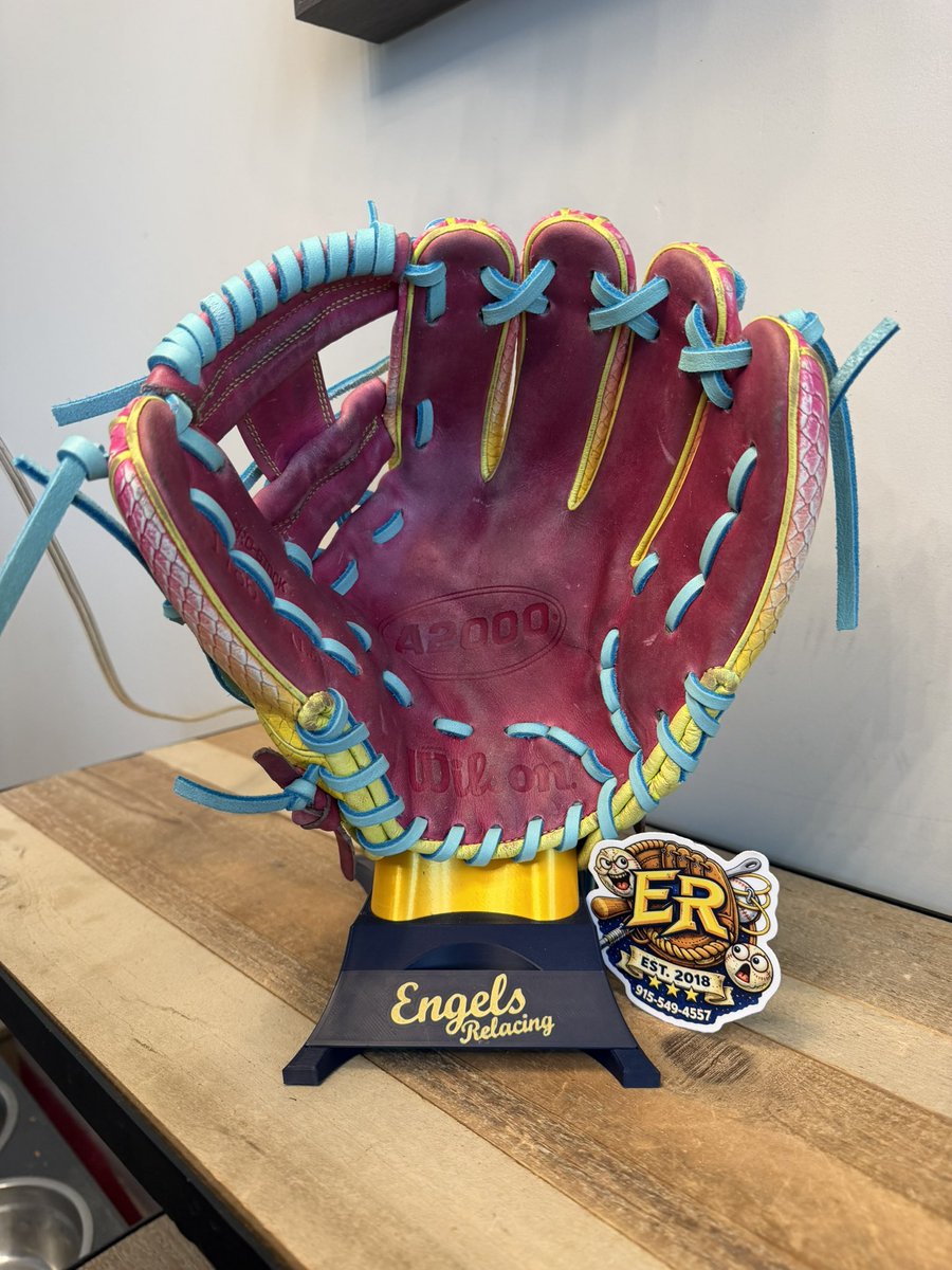 engels_glove05's tweet image. ⚾️⚾️⚾️⚾️⚾️⚾️⚾️
#Wilson #WilsonA2000 @FlatBillBaseball @buyfastpitchgloves #GloveRelace @BallPlayersBalm #RelacedNotReplaced @that_glovestand_guy #MLB #SoftballLife #BaseballLife #OneOfAKind
