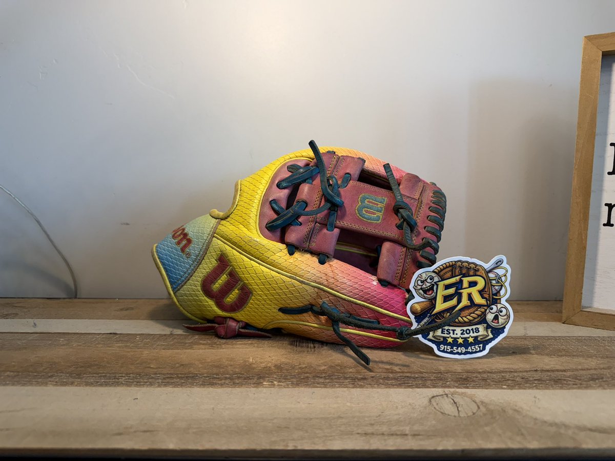 engels_glove05's tweet image. ⚾️⚾️⚾️⚾️⚾️⚾️⚾️
#Wilson #WilsonA2000 @FlatBillBaseball @buyfastpitchgloves #GloveRelace @BallPlayersBalm #RelacedNotReplaced @that_glovestand_guy #MLB #SoftballLife #BaseballLife #OneOfAKind
