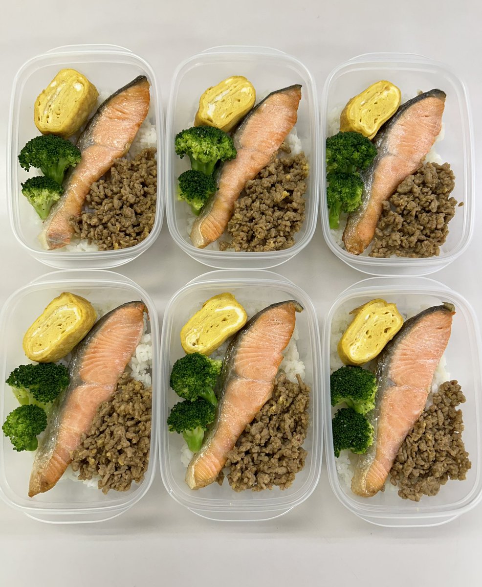 kuroneko_oox's tweet photo. これが手取り15万の節約弁当
1000万まであと少し https://t.co/RWc5rPl2XZ