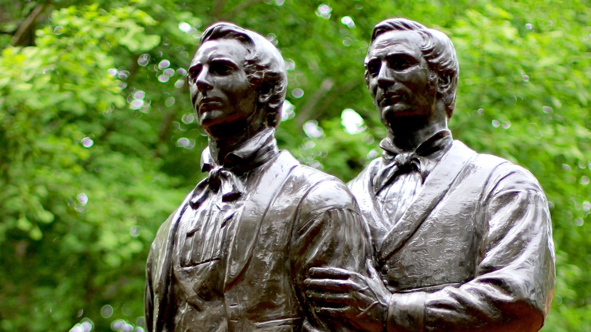 PeacemakingSt's tweet photo. The martyrdom of Joseph and Hyrum Smith sealed the testimony of the Book of Mormon.

No two brothers have done more to advance God’s work in this last dispensation! https://t.co/2jJn4fjYss