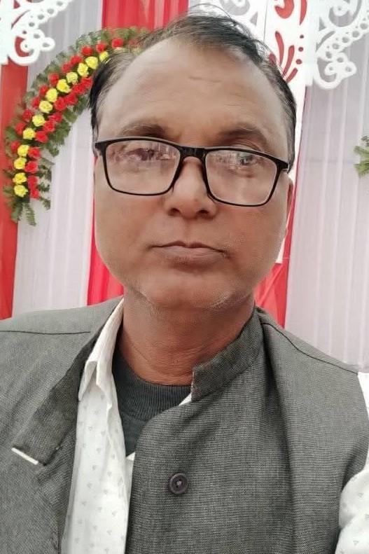 Shocking from Ballia, Uttar Pradesh:

A Principal of a government primary school Faizulla Ansari, has been arrested for allegedly raping a 5-year-old Hindu girl. 

He lured the child with chocolate and took her to the school toilet on April 28. FIR filed on April 30; accused now