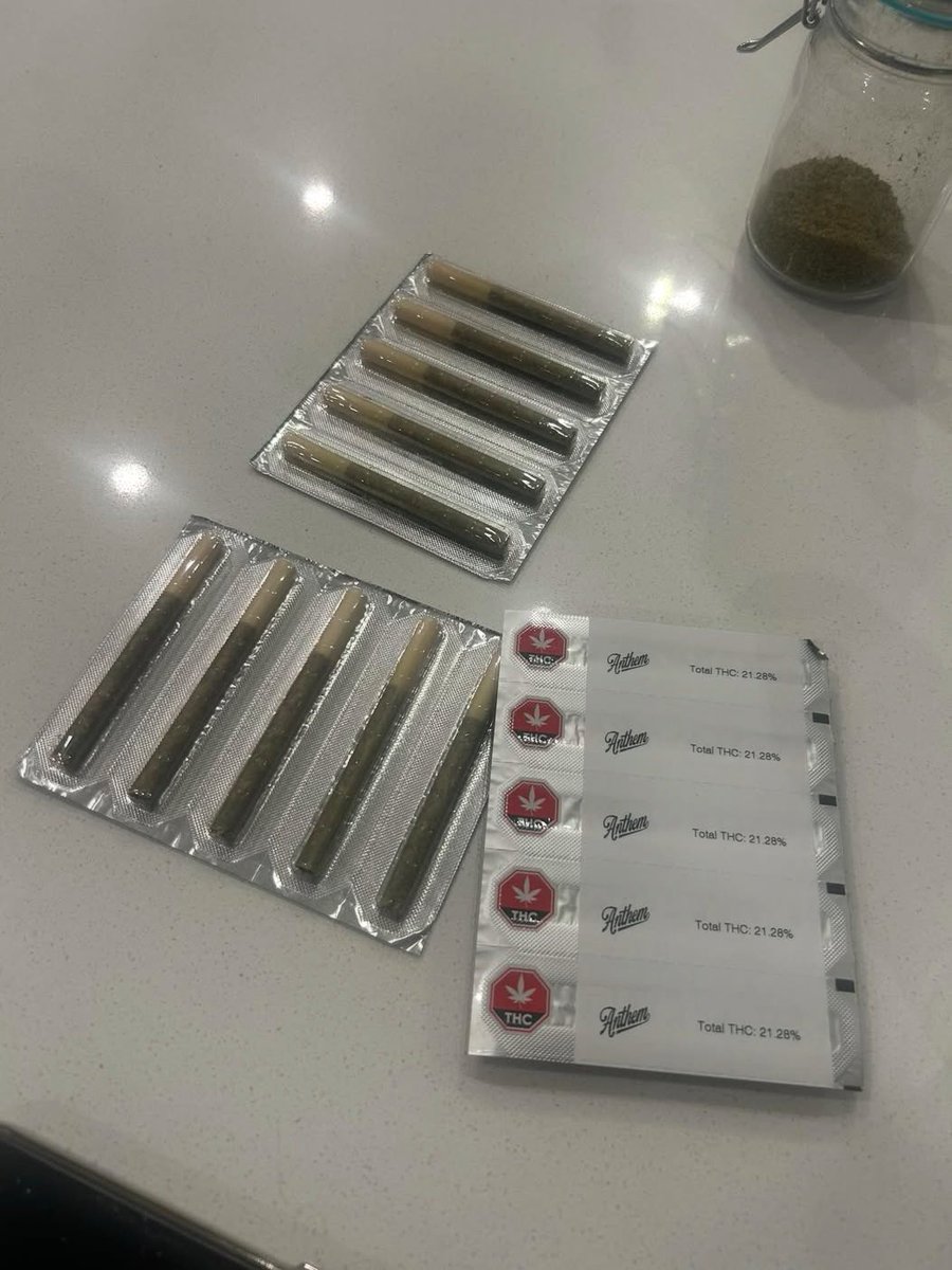 Cannabismo Canada tweet media