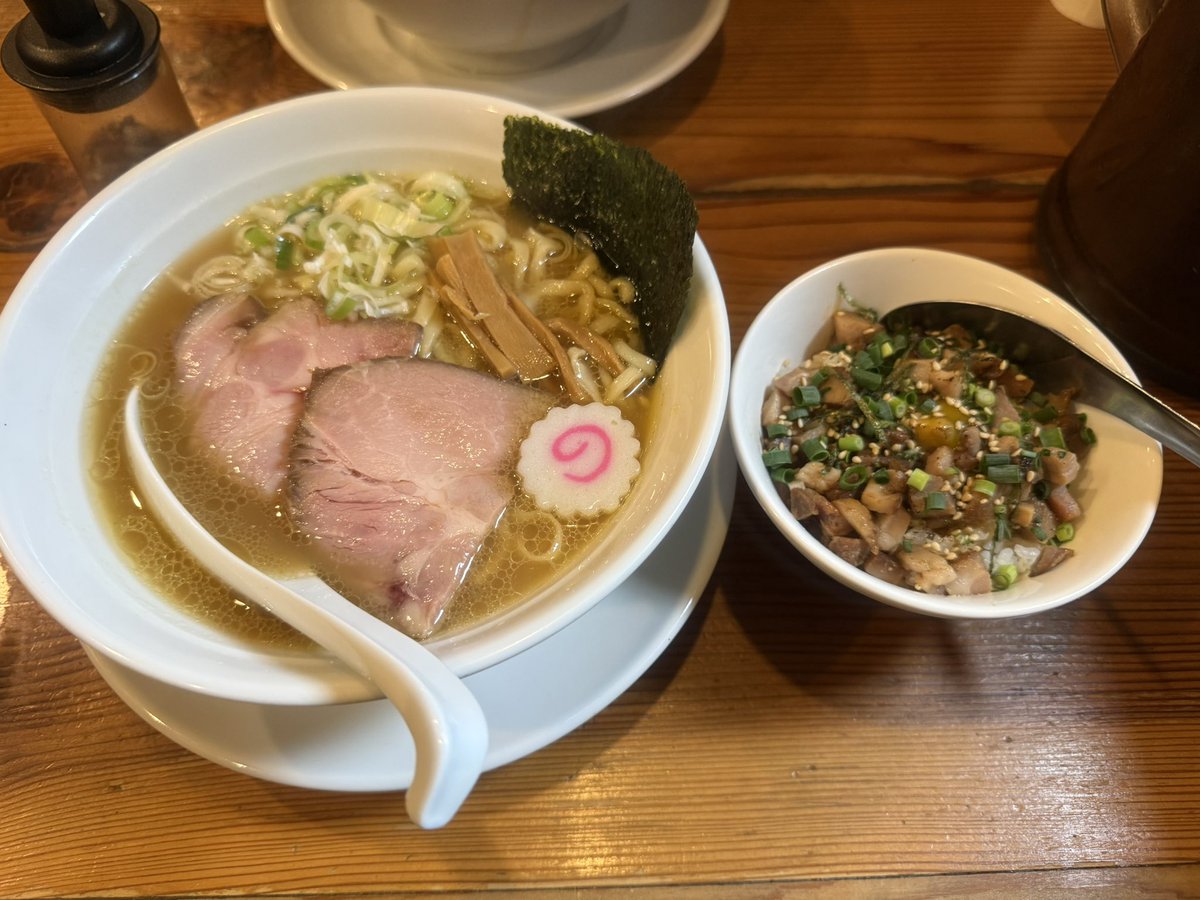 しー tweet media
