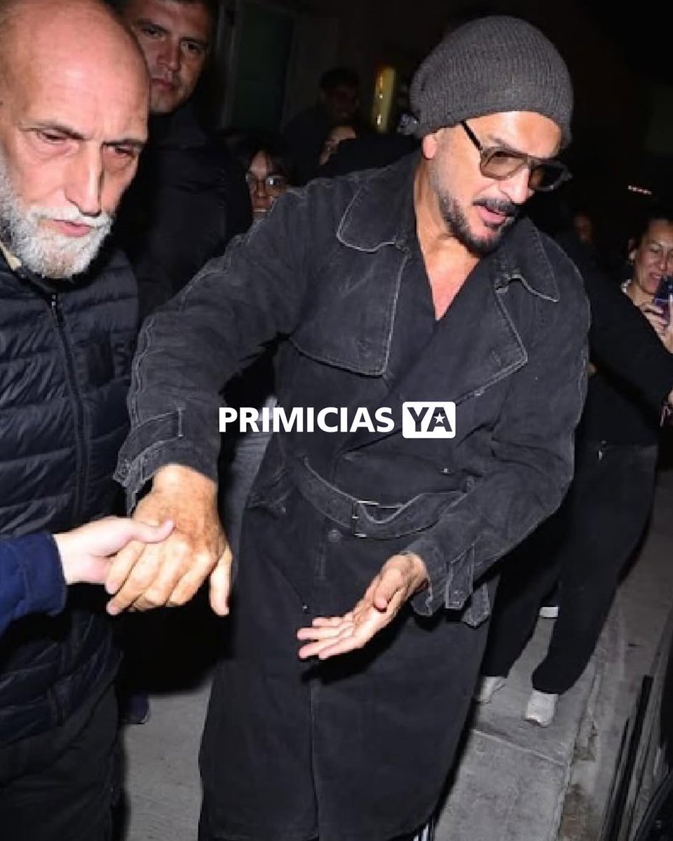 notiarjona's tweet photo. . @Ricardo_Arjona llegó a la
Argentina para sus 14 shows en Buenos Aires. 
El artista guatemalteco arribó este jueves a la noche al país e inicia su tramo más esperado tras un exitoso paso por Estados Unidos.
 Prensa : @primiciasya  RSFotos https://t.co/wPH4XYC1me