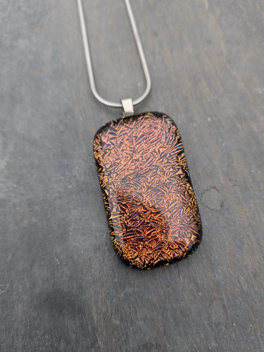 Samphireglass's tweet image. Beautiful coffee to red shimmering glass necklace. A lovely new handcrafted glass pendant that changes colour from deep red to copper colour in the light. Lovely gift idea. 

#etsy #giftideas #shopindie

samphireglass.etsy.com/listing/448136…
