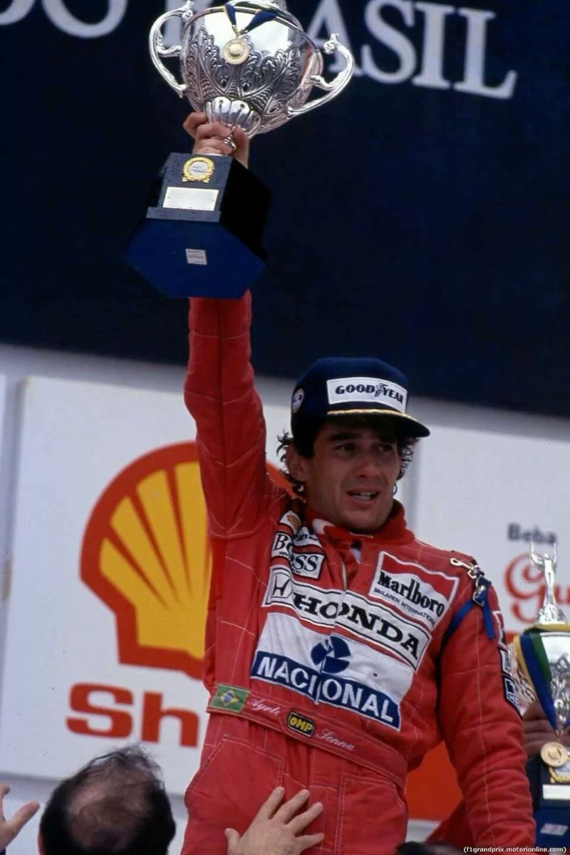 FormulaArgOK's tweet image. 32 años de aquel 1 de mayo donde aprendí lo que es perder a tu héroe.

Por siempre mi ídolo, único, inigualable e irrepetible... ¡Por siempre EL MEJOR!
#SennaSempre❤️

#F1 #Formula1
